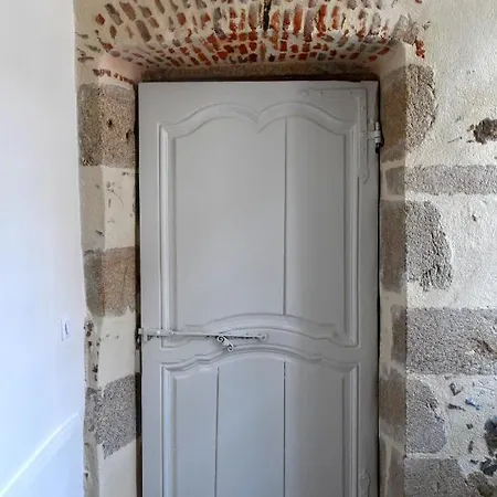 Les Du Cloitre Bed & Breakfast *